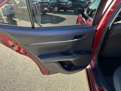 2018 Toyota Camry Hybrid — photo 7 view
