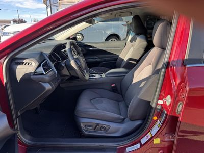 2018 Toyota Camry Hybrid — photo 8 view