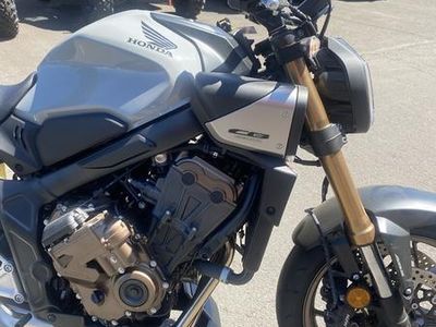 2024 Honda CB650R E-Clutch - Photo 4