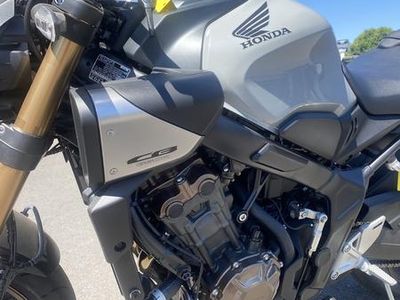 2024 Honda CB650R E-Clutch - Photo 5
