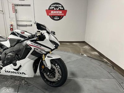 2026 Honda CBR1000RR - Photo 10