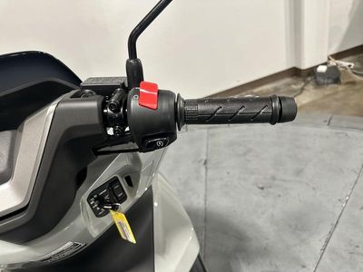 2025 Honda PCX160AS - Photo 13