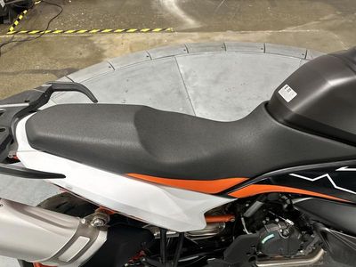 2024 KTM 890 SMT - Photo 11