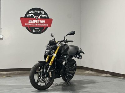 2024 BMW G 310 R Triple Black - Photo 2