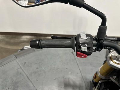 2024 BMW G 310 R Triple Black - Photo 14