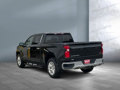 2021 Chevrolet Silverado 1500 - Photo 2