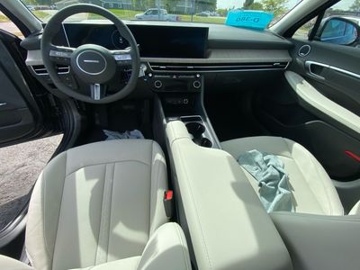 2026 Hyundai Sonata Hybrid — photo 8 view