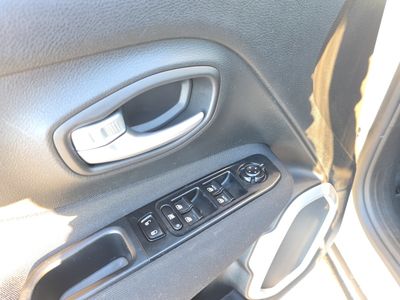2021 Jeep Renegade — photo 13 view