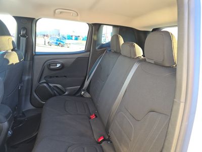 2021 Jeep Renegade — photo 10 view