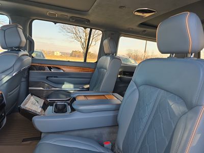 2022 Jeep Grand Wagoneer - Photo 13