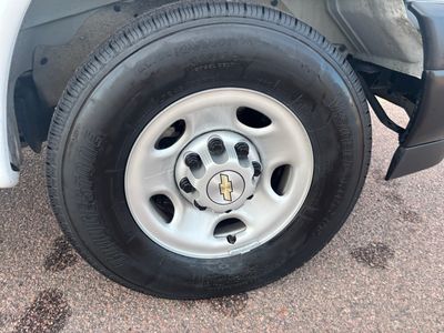 2025 Chevrolet Express Passenger — photo 11 view