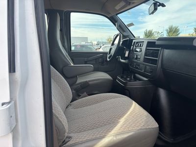 2025 Chevrolet Express Passenger — photo 13 view