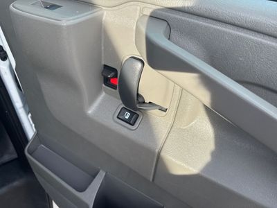 2025 Chevrolet Express Passenger — photo 15 view