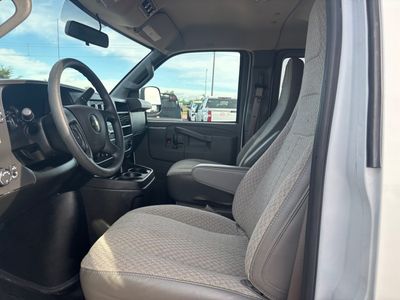 2025 Chevrolet Express Passenger — photo 9 view