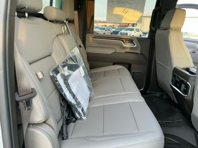 2026 GMC Sierra 2500HD — photo 8 view