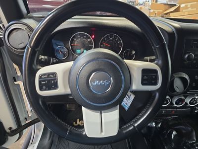 2016 Jeep Wrangler Unlimited — photo 14 view