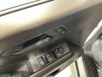 2025 Chevrolet Colorado - Photo 8