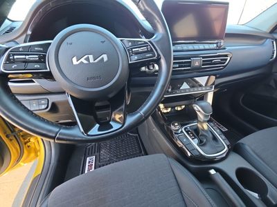 2023 Kia Seltos — photo 8 view