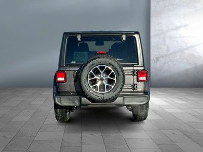 2026 Jeep Wrangler - Photo 2