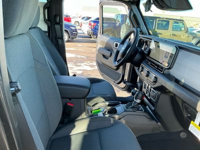 2026 Jeep Wrangler - Photo 13