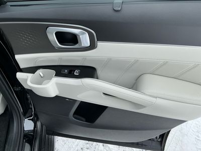 2026 Kia Sorento Hybrid — photo 9 view