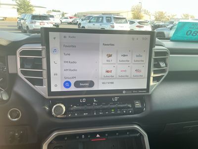 2022 Toyota Tundra 4WD — photo 12 view