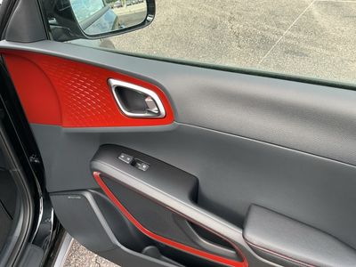 2025 Kia Soul — photo 12 view