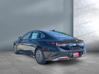 2025 Hyundai Sonata Hybrid — side profile view
