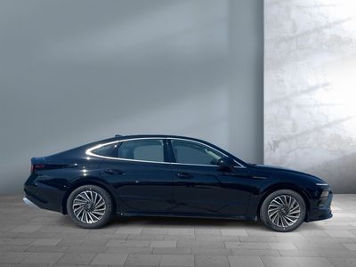 2025 Hyundai Sonata Hybrid — interior view