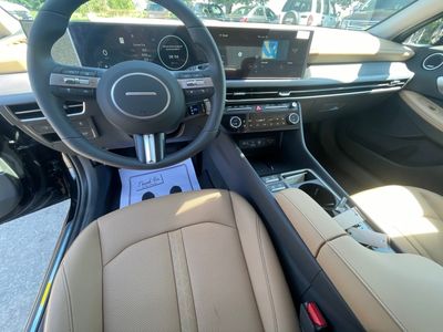 2025 Hyundai Sonata Hybrid — detail view