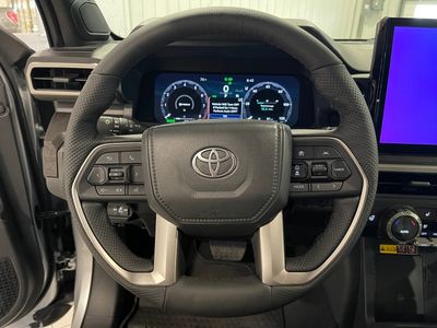 2025 Toyota Tacoma — photo 10 view