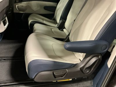 2026 Kia Carnival Hybrid — photo 14 view