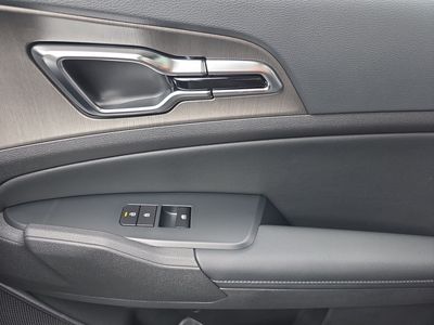 2026 Kia Sportage Plug-In Hybrid — photo 8 view