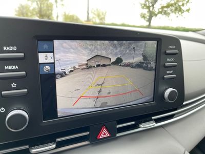 2025 Hyundai Elantra - Photo 12