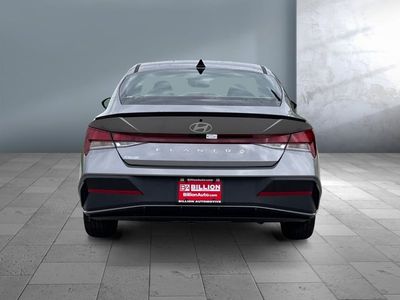 2025 Hyundai Elantra - Photo 4