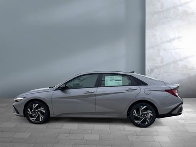 2025 Hyundai Elantra - Photo 5