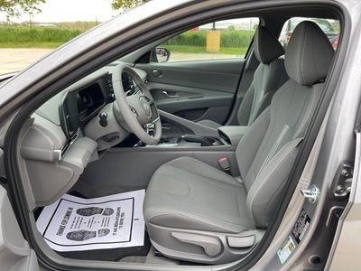 2025 Hyundai Elantra - Photo 9