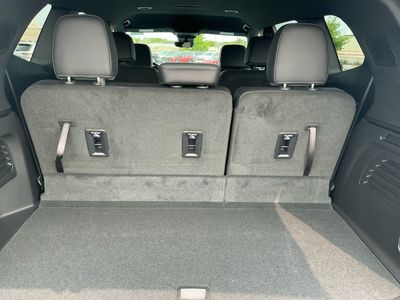 2025 GMC Acadia — photo 8 view