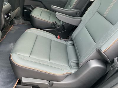 2025 GMC Acadia — photo 9 view