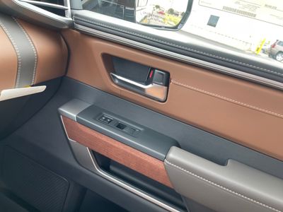 2025 Toyota Tundra 4WD — photo 7 view