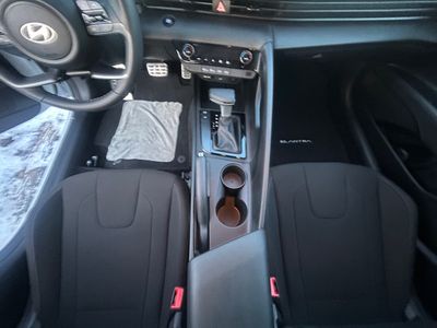 2025 Hyundai Elantra — photo 11 view