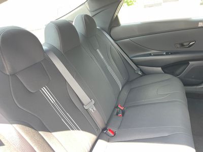 2025 Hyundai Elantra — photo 13 view