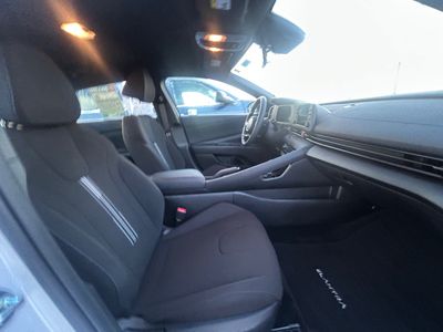 2025 Hyundai Elantra — photo 15 view