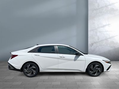 2025 Hyundai Elantra — detail view
