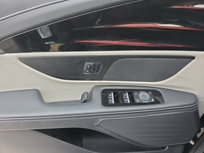 2024 Lincoln Nautilus — photo 7 view