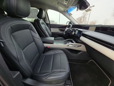 2024 Lincoln Nautilus — photo 8 view
