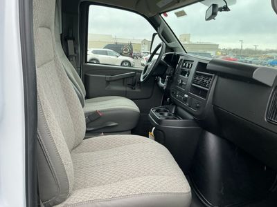 2025 Chevrolet Express Commercial Cutaway — photo 11 view
