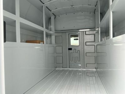 2025 Chevrolet Express Commercial Cutaway — photo 15 view
