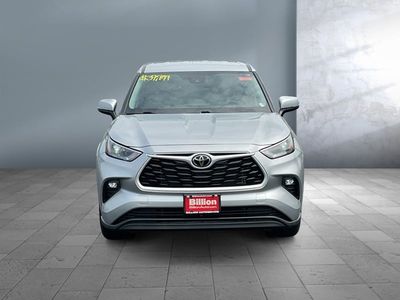 2024 Toyota Highlander — front three-quarter view