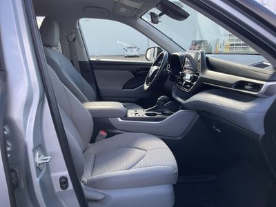 2024 Toyota Highlander — photo 11 view